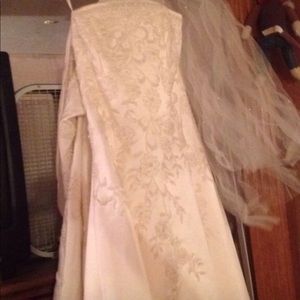 Ivory white wedding dress, with detachable train.